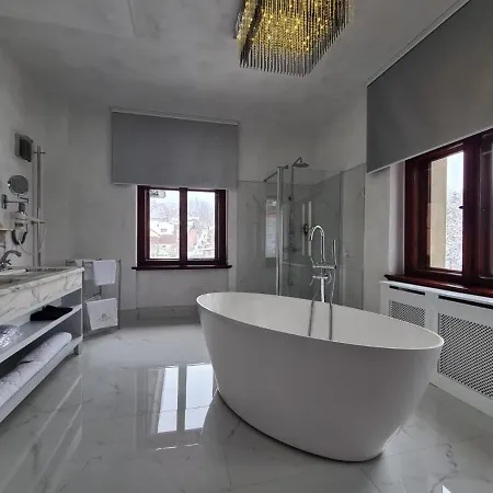 Rezydencja Bialy Jar Couette-café 4*