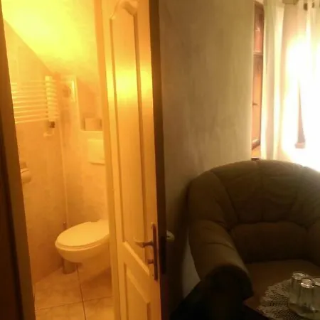 Bed & Breakfast Bialy Jar